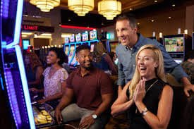 betwas Live Casino ကစားသမား တိုက်ရိုက် Baccarat ကစားနေသည်